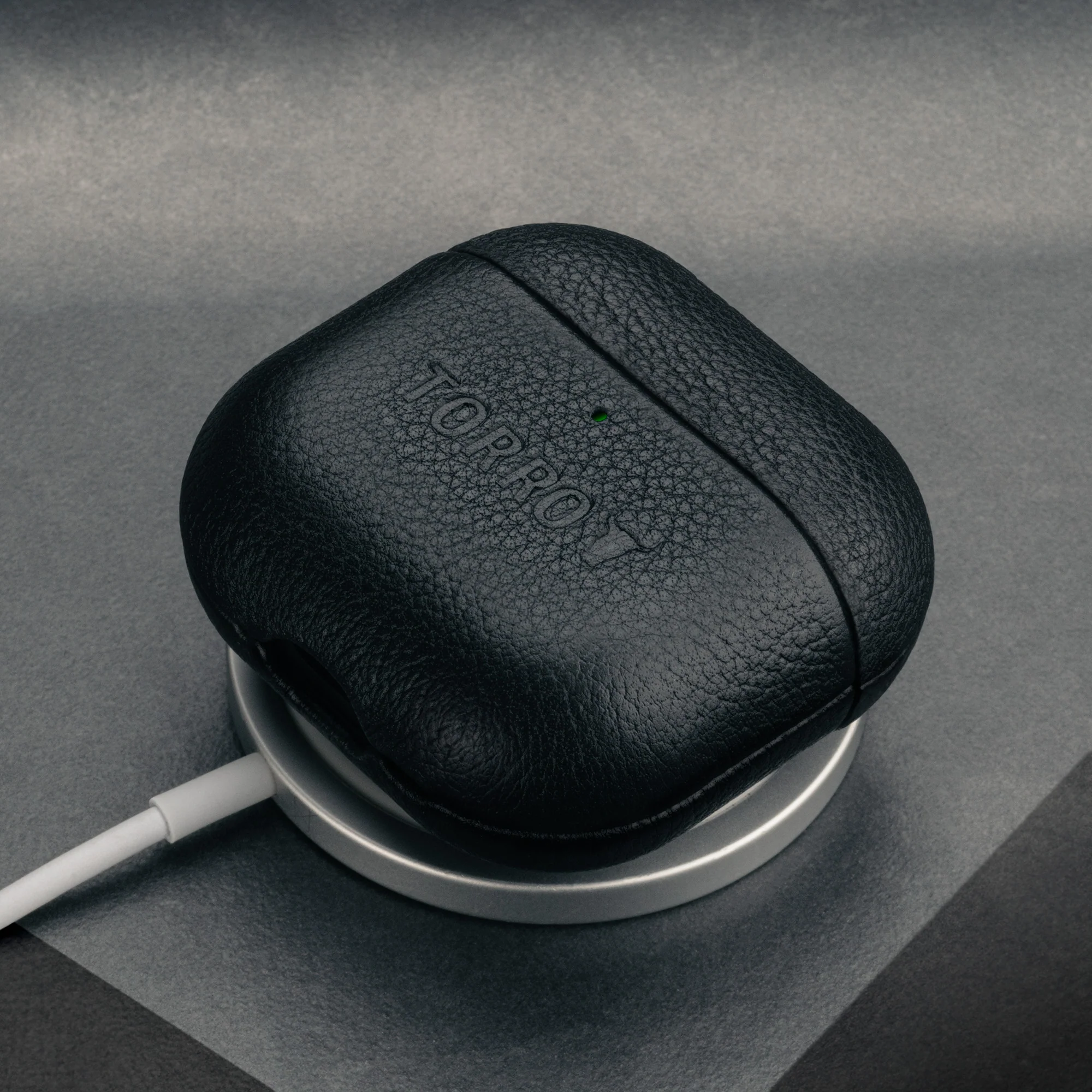 Apple AirPods Leather Case Cover (4th Gen) - Image 6