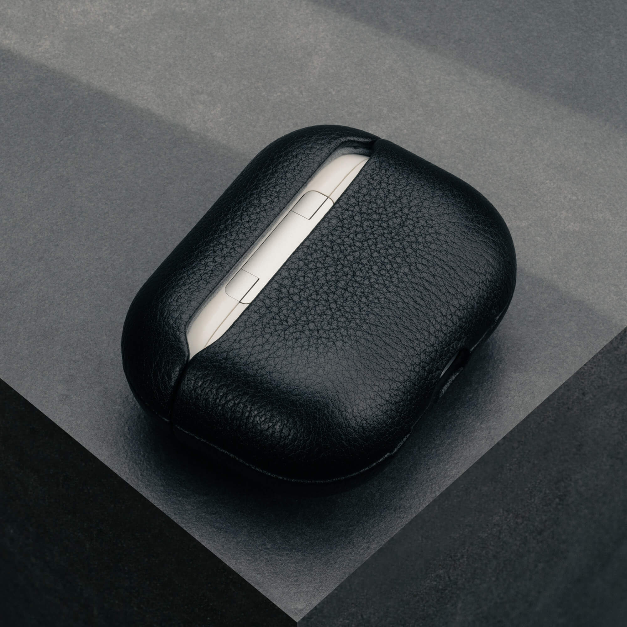 Apple AirPods Pro 3 Leather Case (3rd Gen) - Image 5