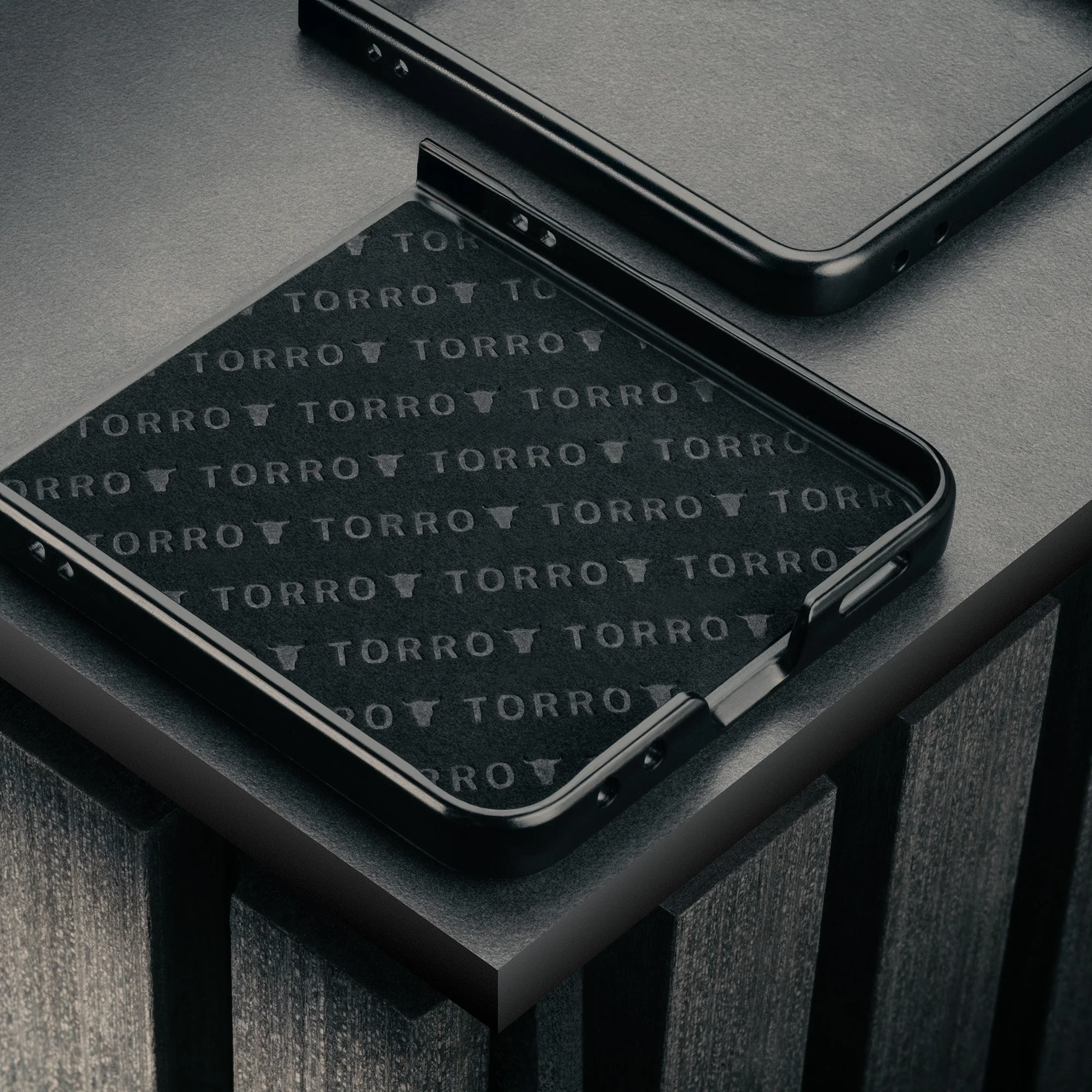 Galaxy Z Flip7 Leather Case - Image 4
