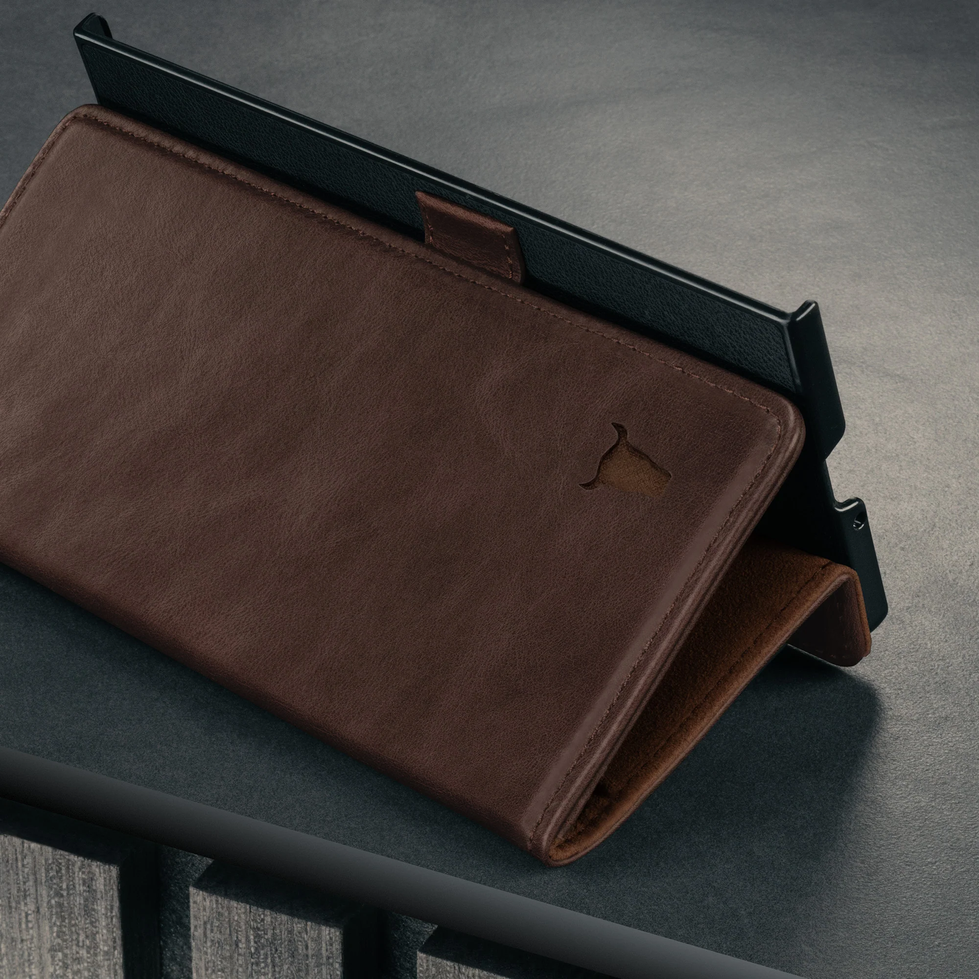 Galaxy Z Fold7 Leather Case - Image 12
