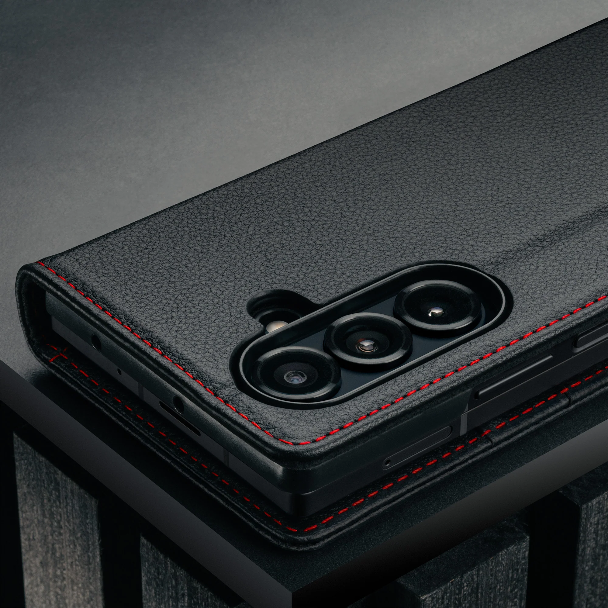 Galaxy Z Fold7 Leather Case - Image 8