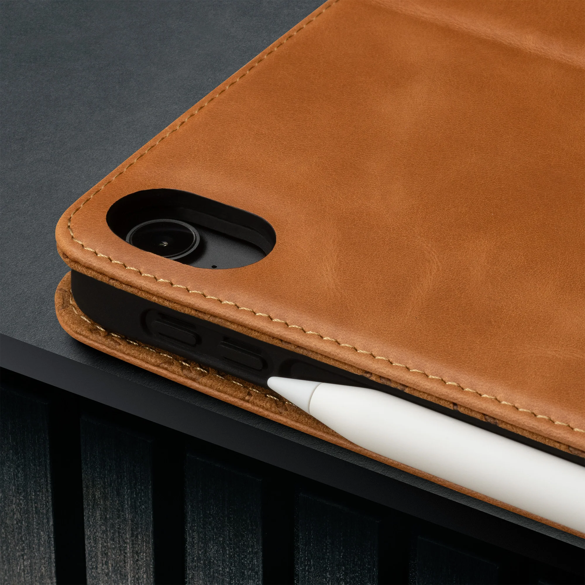 iPad Air 11" Leather Case (M2/M3/M4) - Image 13