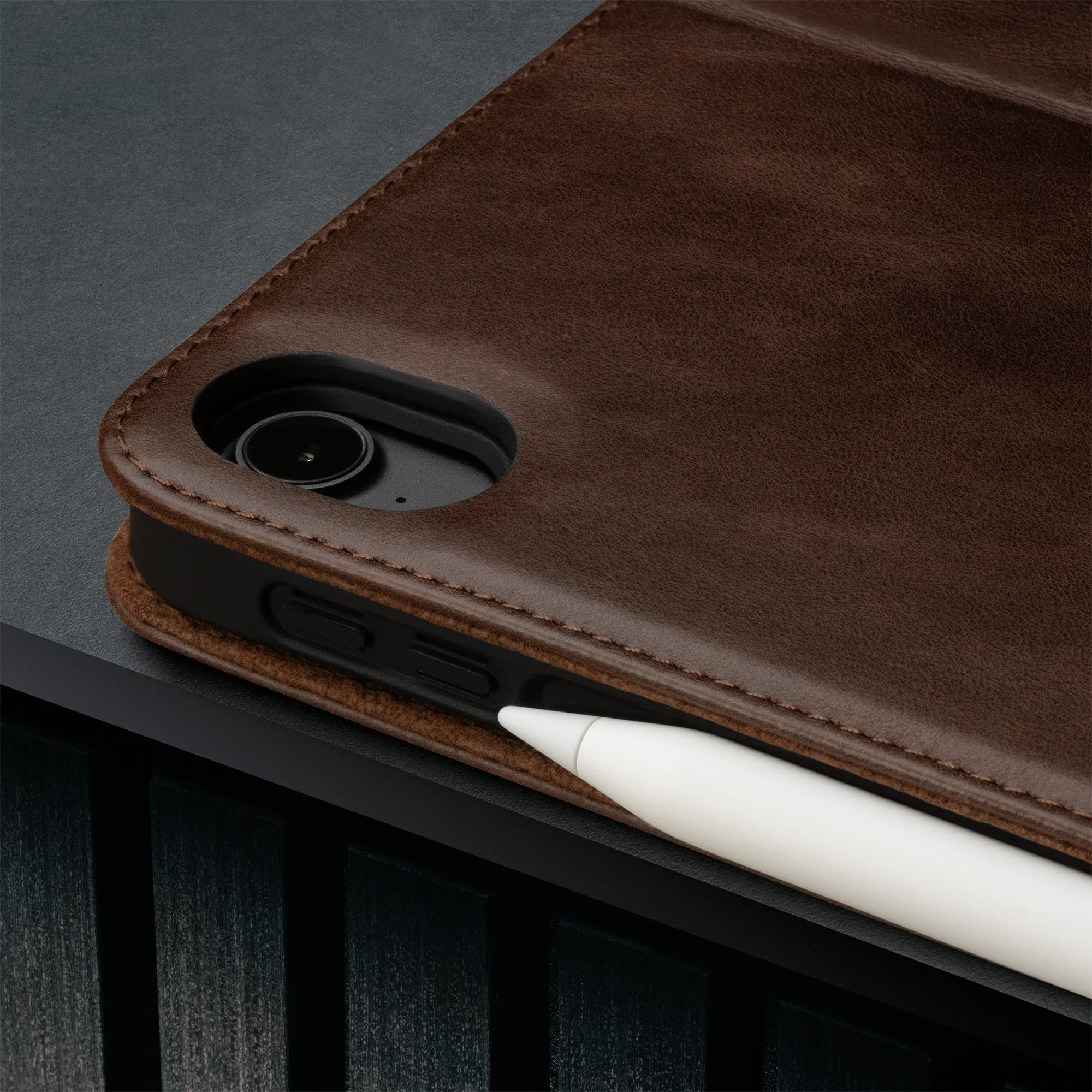 iPad Air 11" Leather Case (M2/M3/M4) - Image 17