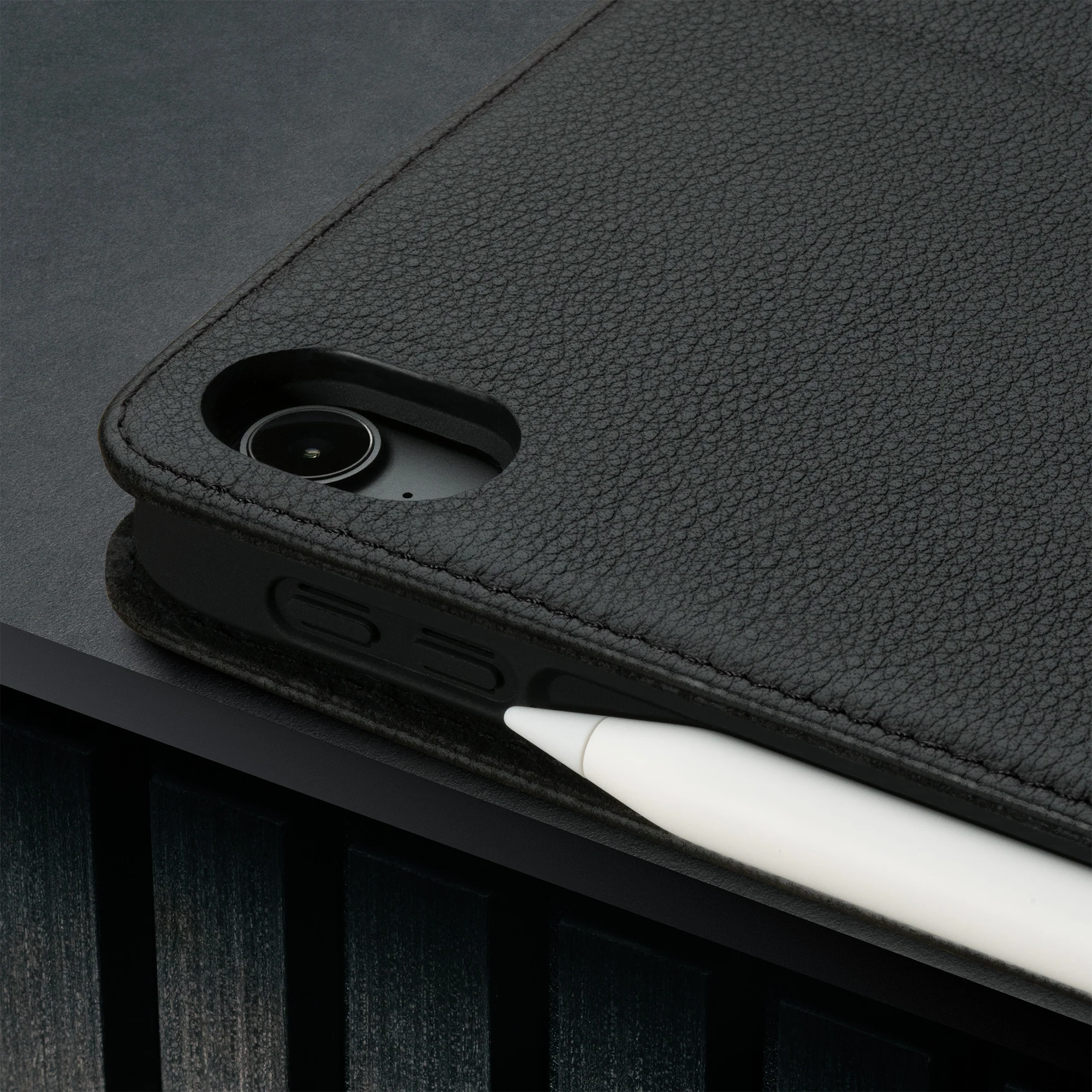 iPad Air 11" Leather Case (M2/M3/M4) - Image 25