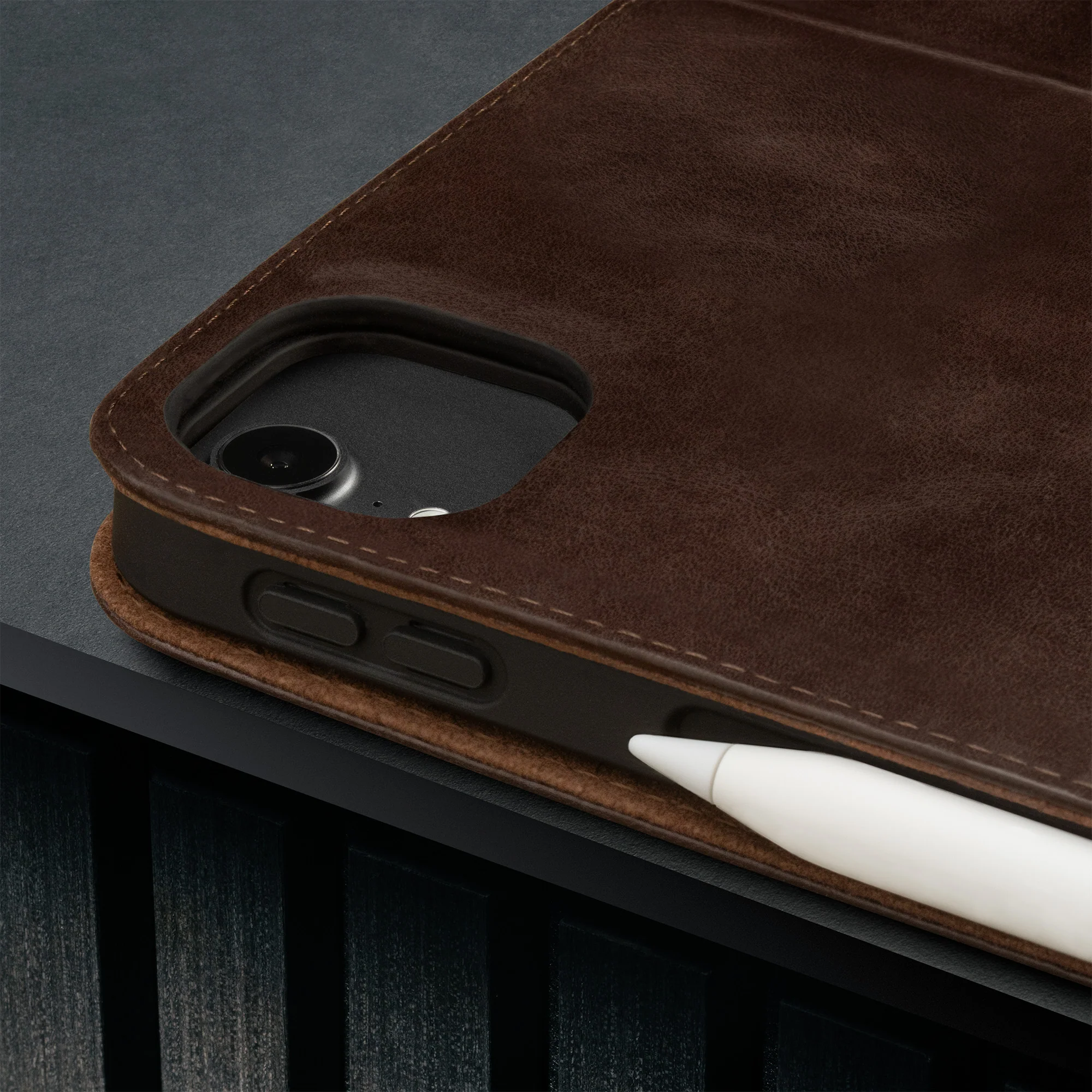 iPad Air 13" Leather Case (M2/M3/M4) - Image 10