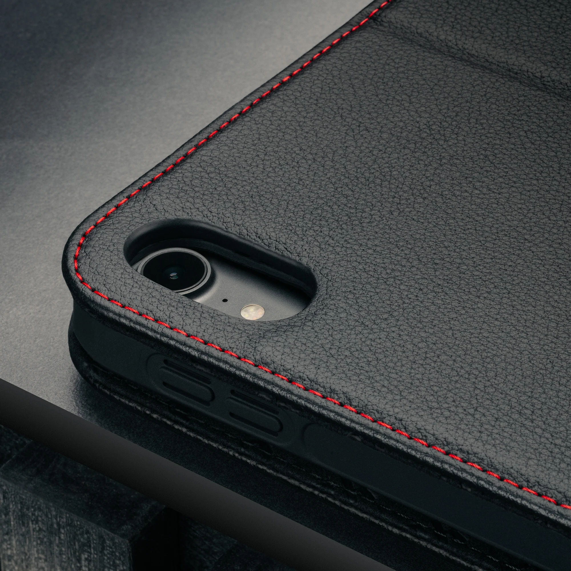 iPad Leather Case (11th A16 / 10th Gen) - Image 10