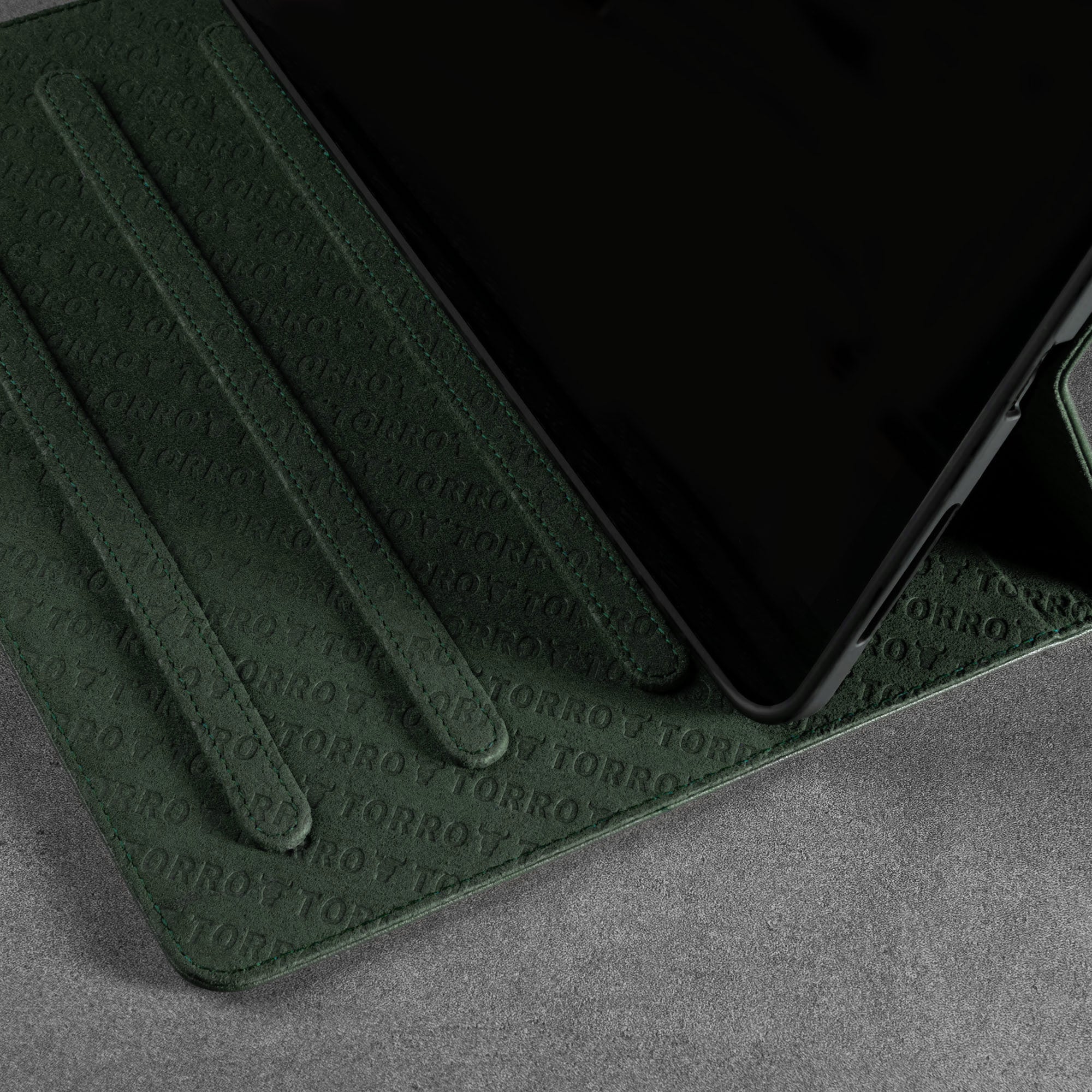 iPad Leather Case (11th A16 / 10th Gen) - Image 24