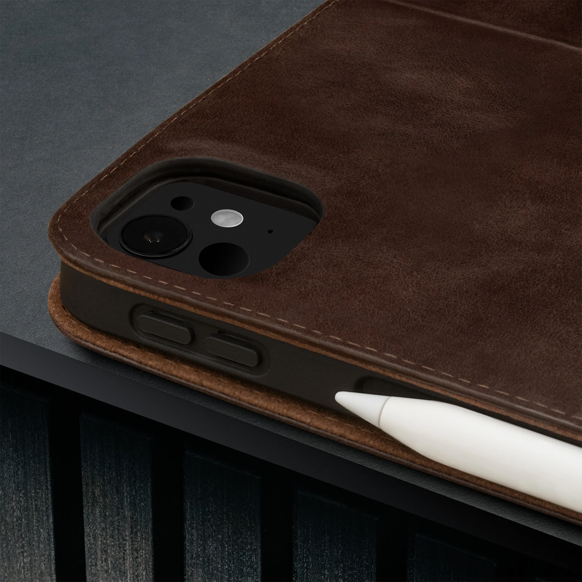 iPad Pro 11" Leather Case (M5/M4) - Image 13