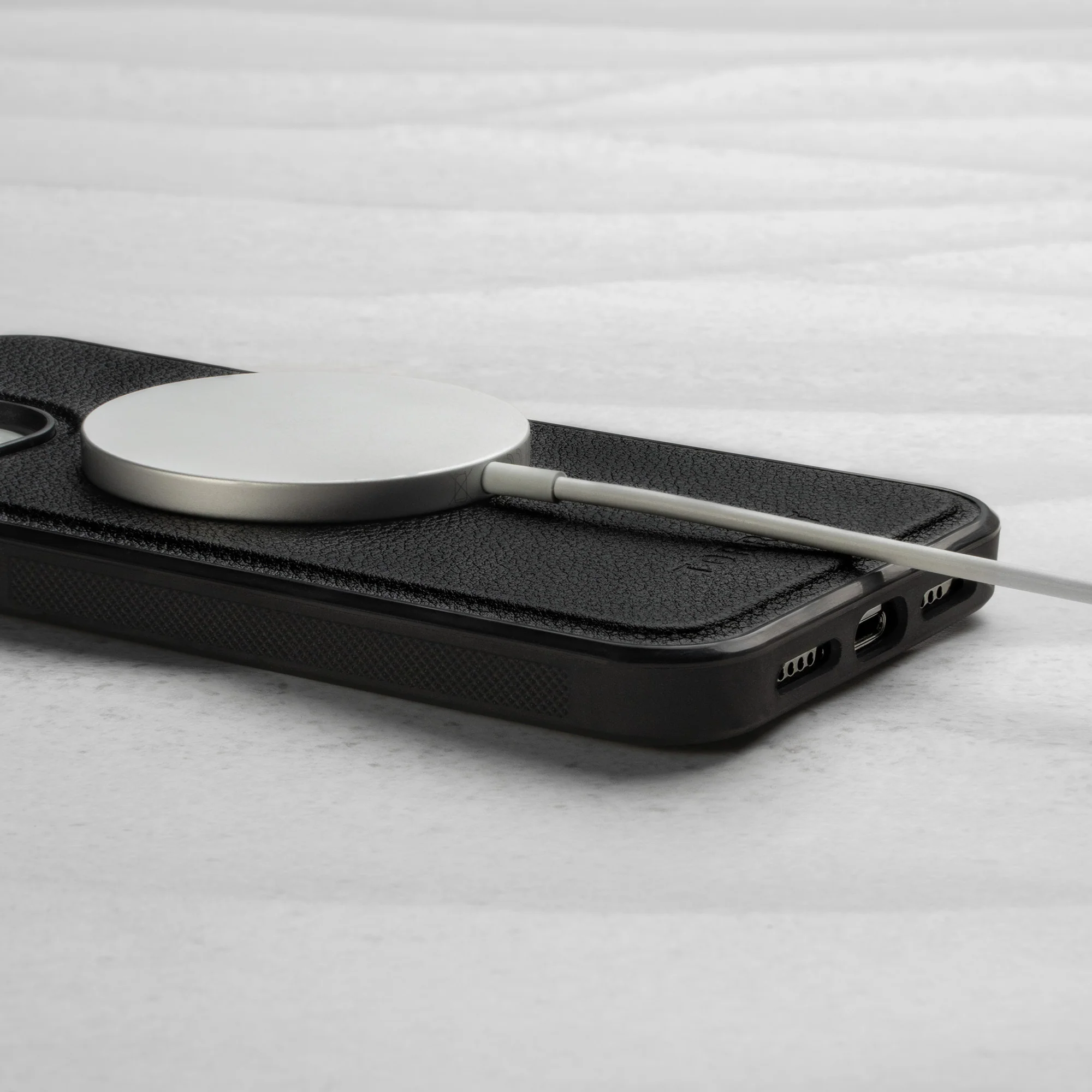 iPhone 14 Pro Leather Bumper Case with Detachable Folio (MagSafe Charging) - Image 3