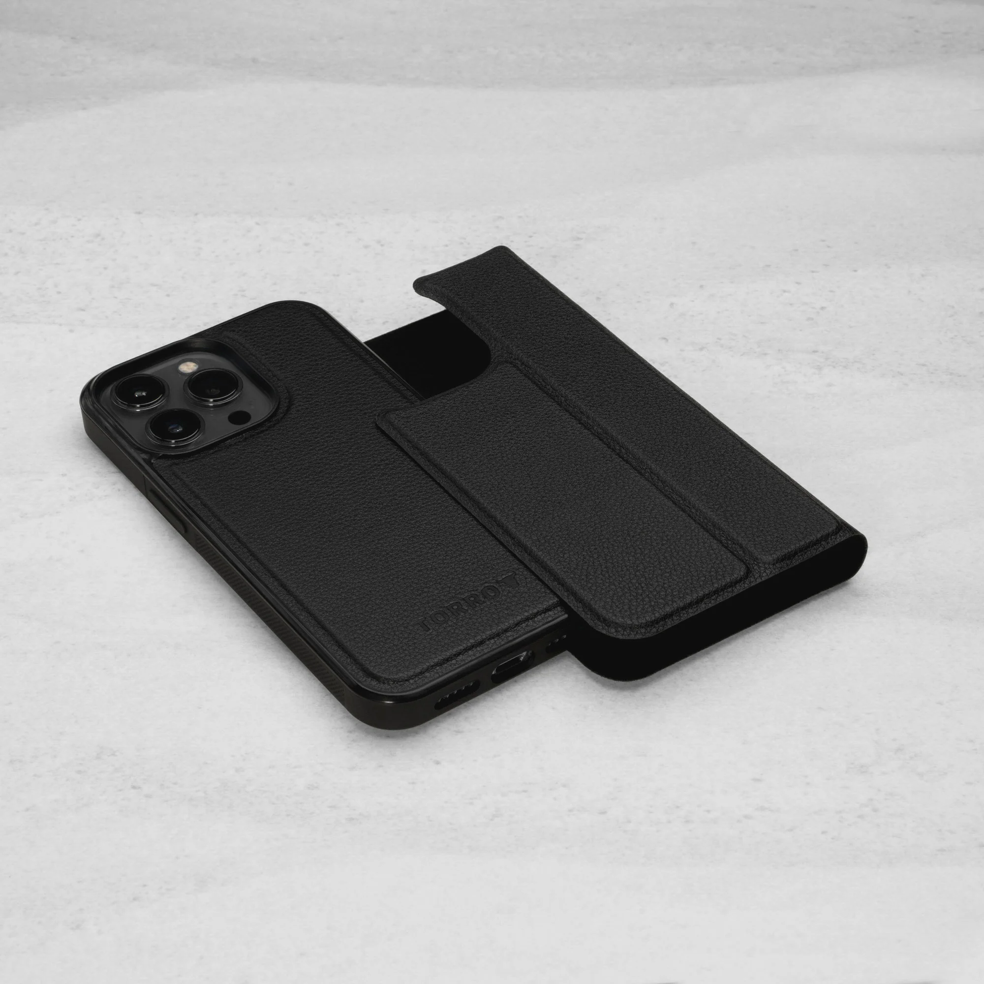 iPhone 14 Pro Leather Bumper Case with Detachable Folio (MagSafe Charging) - Image 4