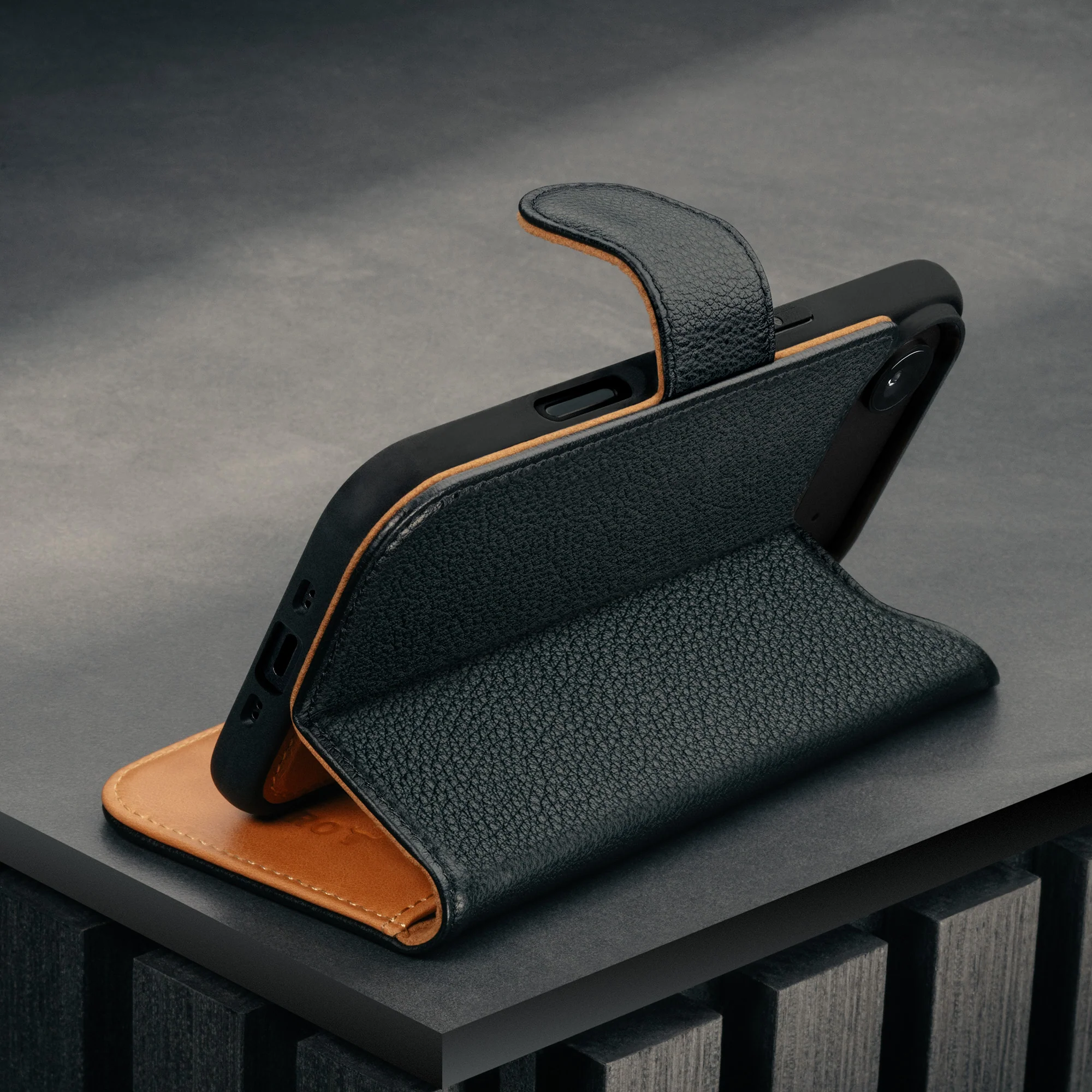 iPhone Air Leather Case (with Detachable Cover & MagSafe Compatible) - Image 4