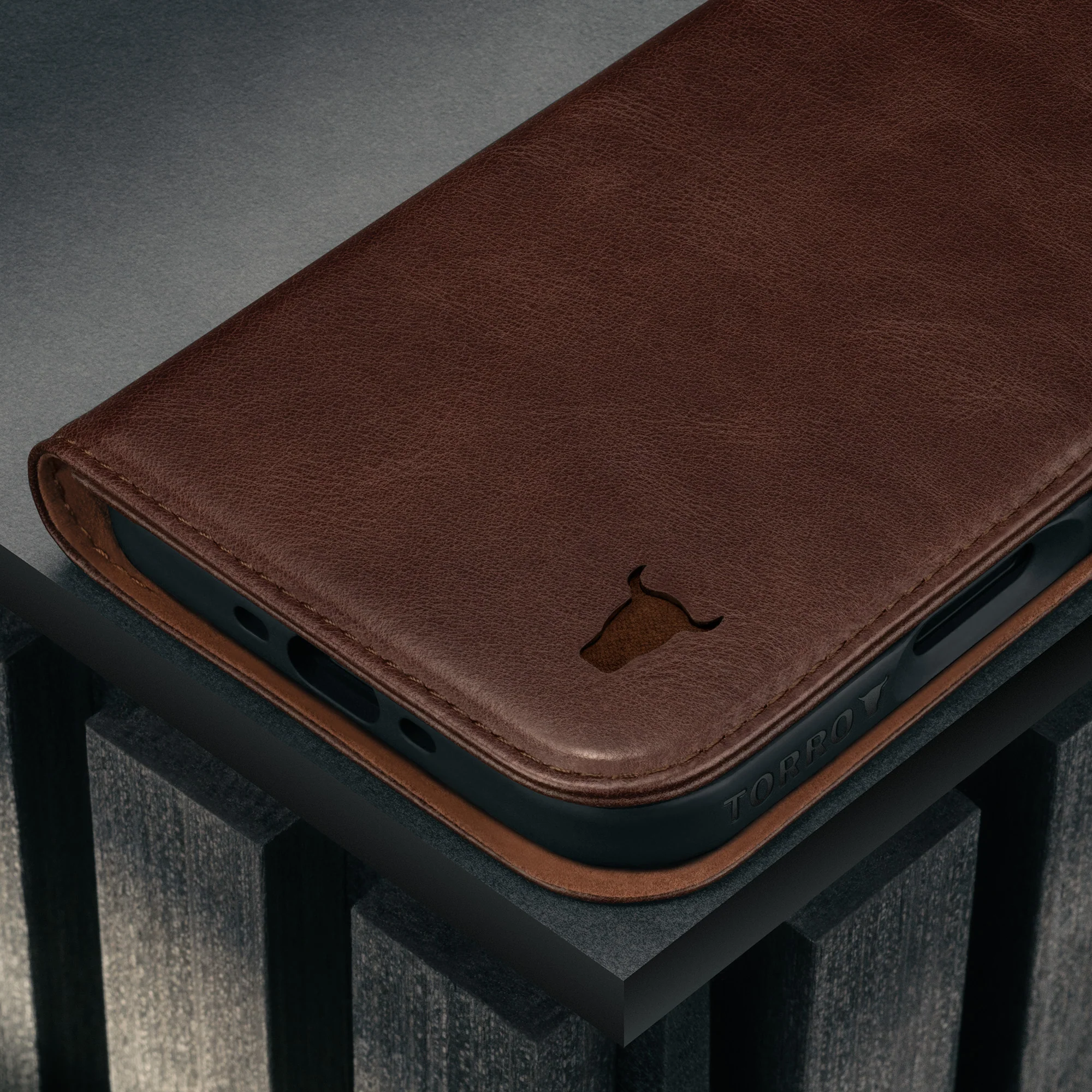 iPhone Air Leather Case (MagSafe Charging) - Image 15