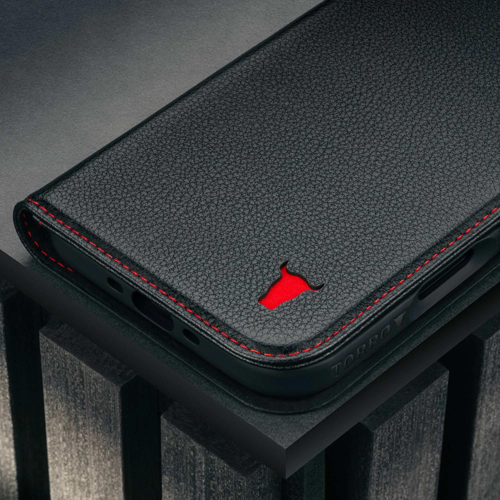 iPhone Air Leather Case (MagSafe Charging) - Image 9