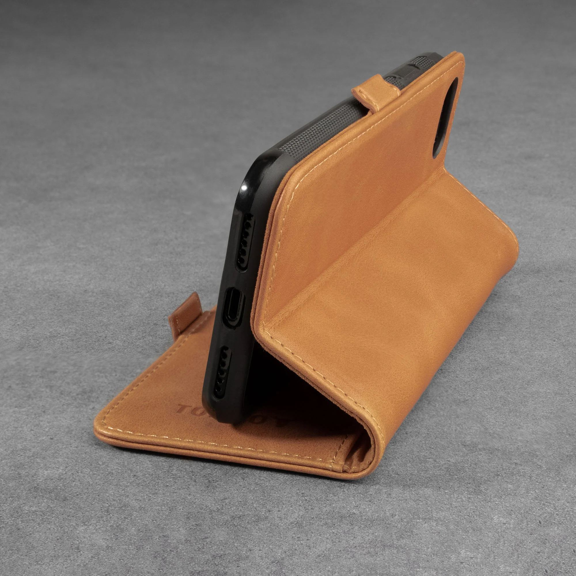 iPhone SE Leather Case (Compatible with iPhone 8/7) - Image 9