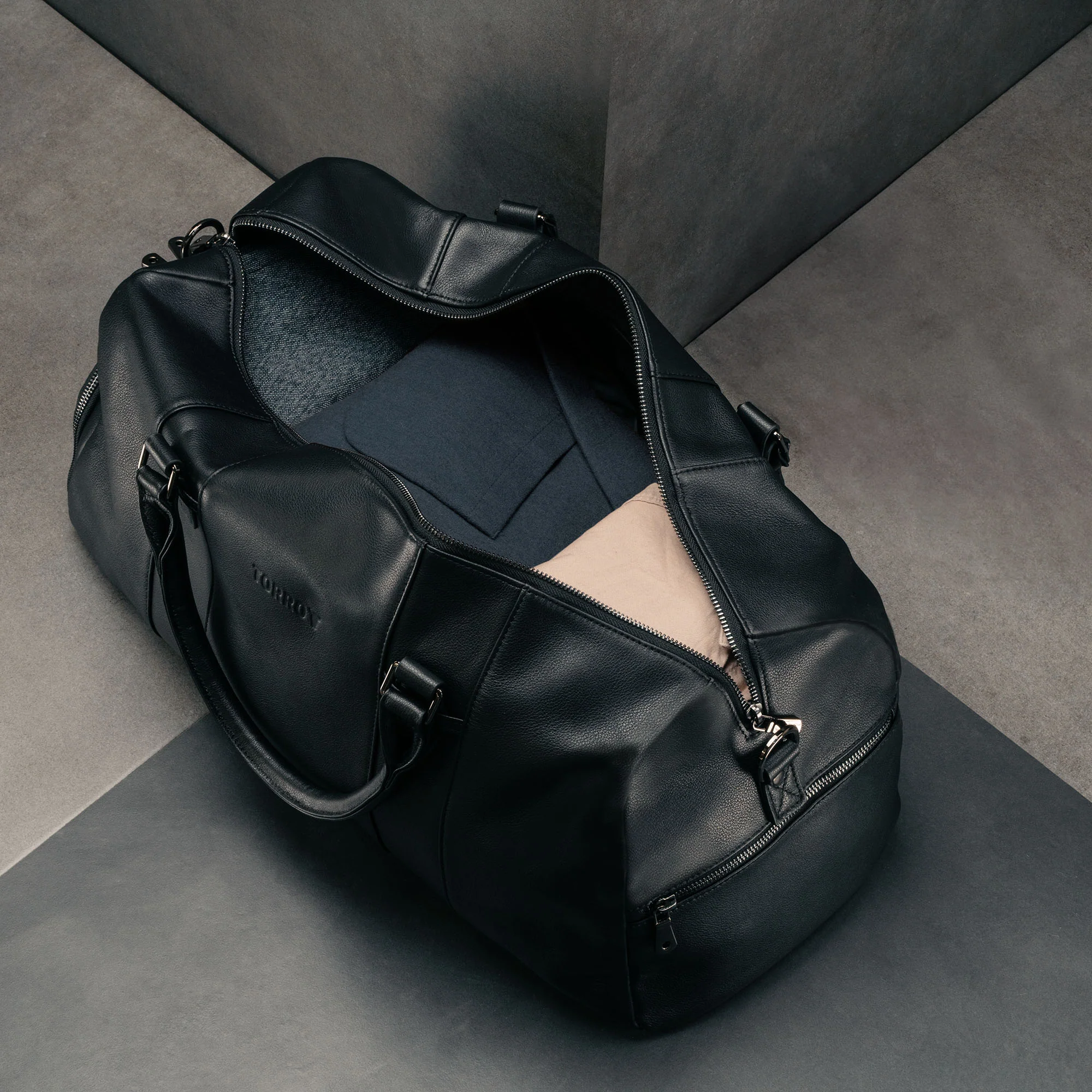 Leather Weekend Duffle Bag - Image 3