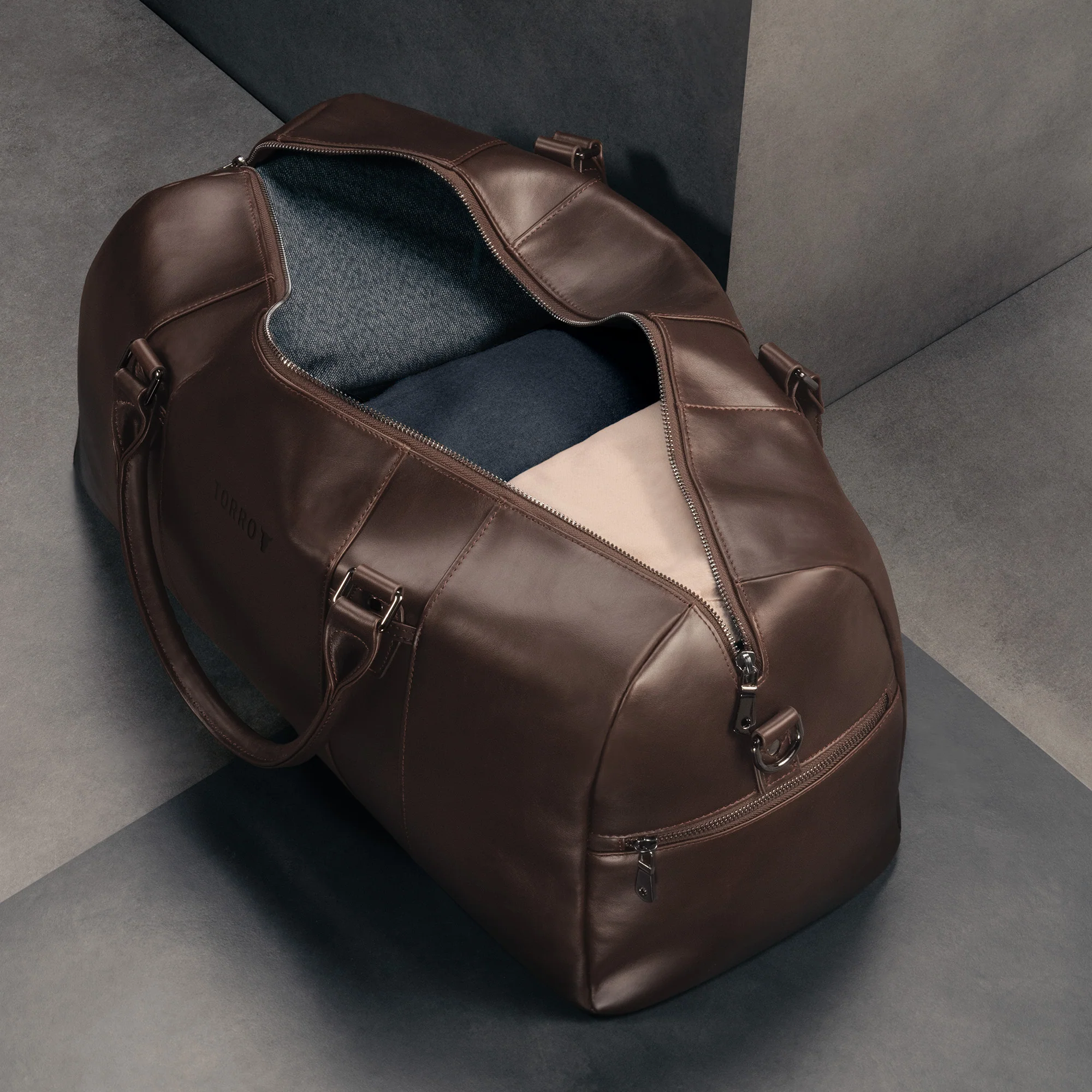 Leather Weekend Duffle Bag - Image 9