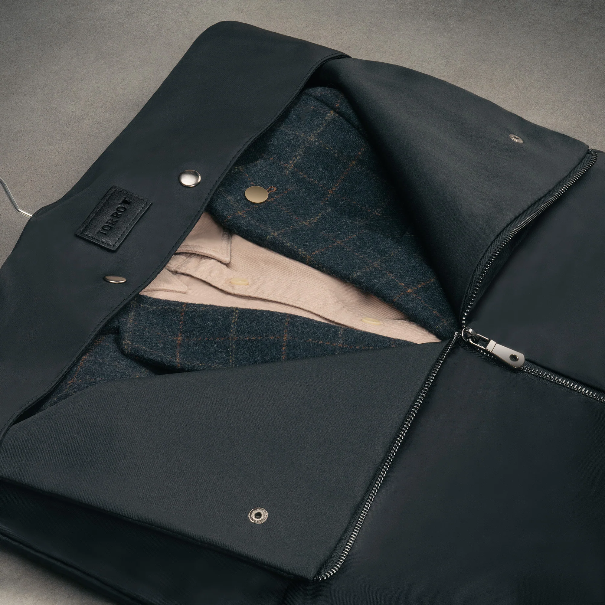 Trifold Canvas Suit Carrier / Garment Bag - Image 3
